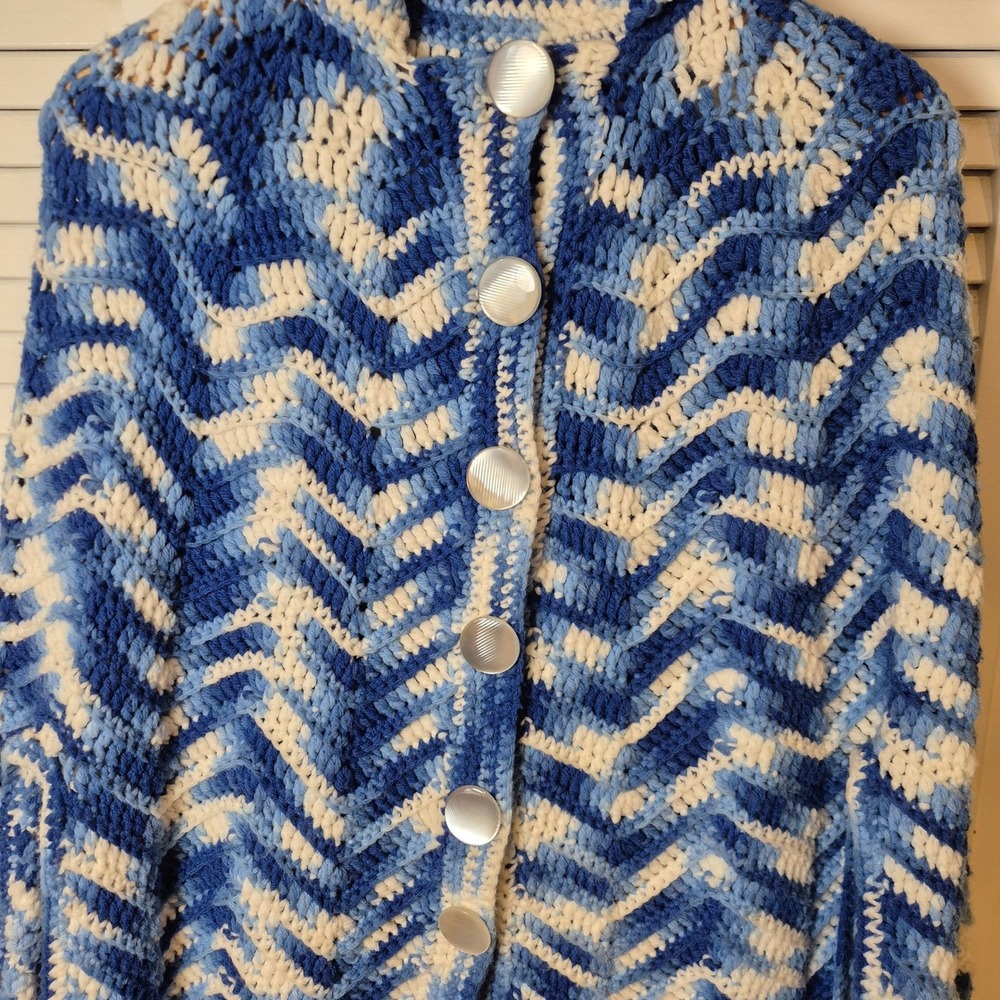 Vtg 70s 80s‎ Crochet Poncho Blue White Chevron Fringe Handmade Boho Hippie Cape - Picture 4 of 11